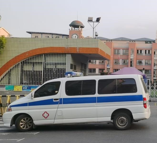 索县救护车出租护送骨折病人一公里多少钱